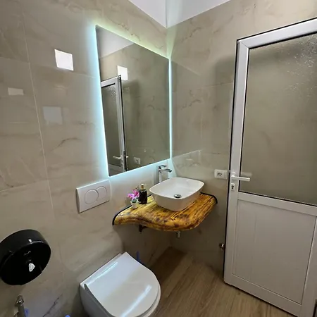 Villa Verde Vlore * فلورا