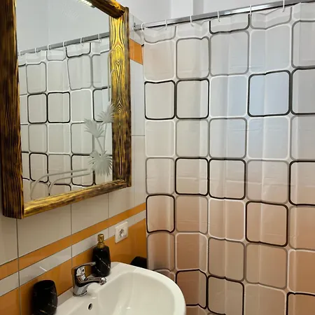 Villa Verde Vlore شقة فندقية *