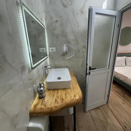 Villa Verde Vlore شقة فندقية *
